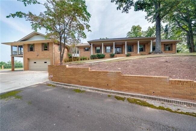 Foto del edificio - 2316 Mountain Crest Pl
