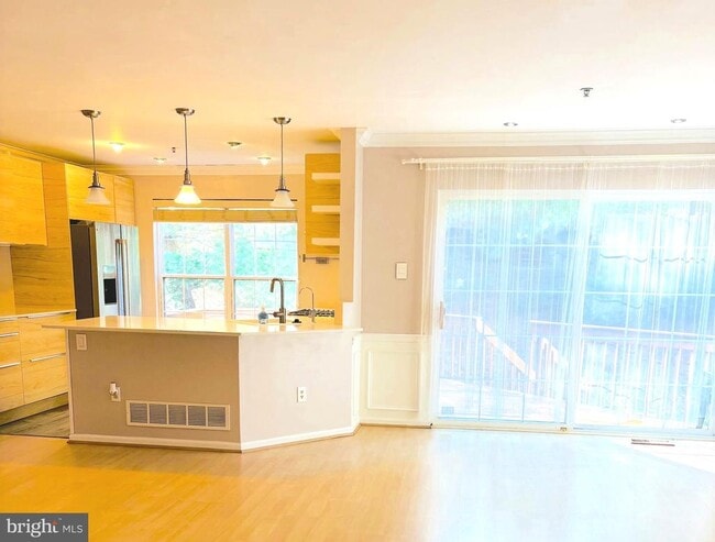 Building Photo - 9 Essex Ct