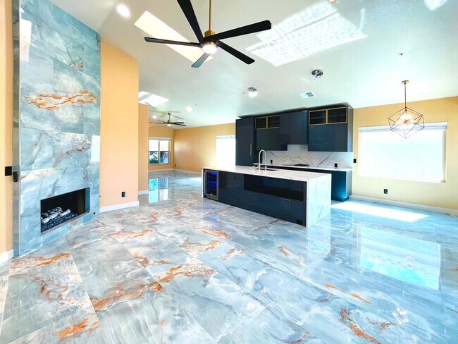 Building Photo - 8709 E Gail Rd