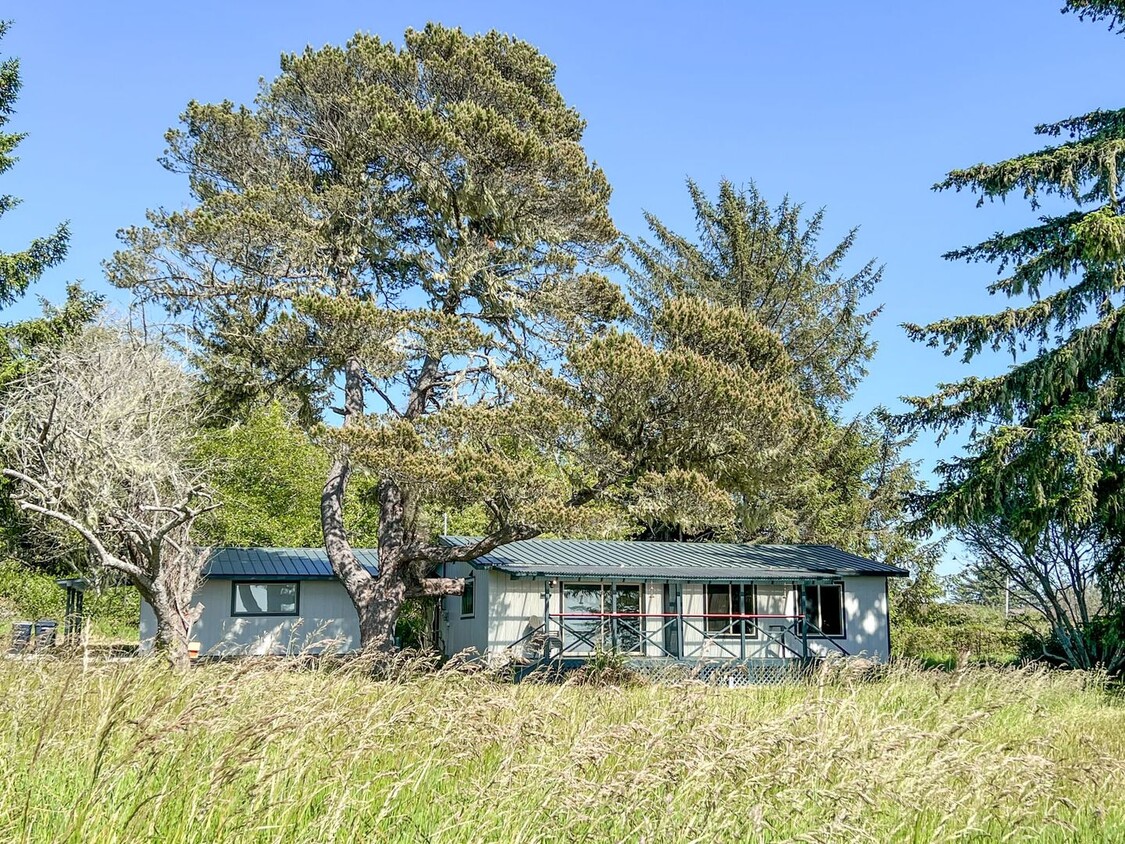 Primary Photo - Charming Beach Bungalow "Casa Mer"