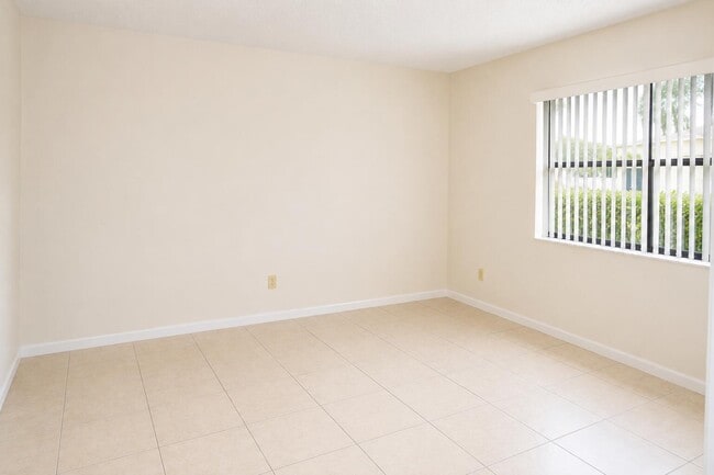 Building Photo - 11000 Royal Palm Blvd