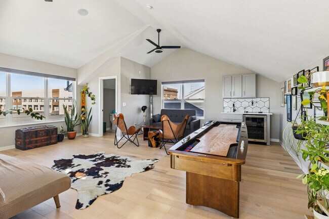 Foto del edificio - 412 W Shoreline Dr