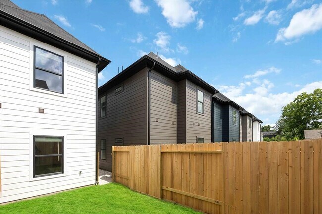 Foto del edificio - 8019 Cora St