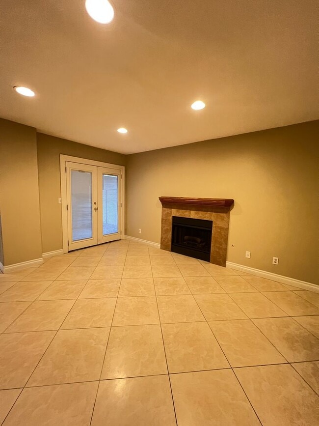 Foto del edificio - 3 bedroom upgraded Green Valley Home with Pool!