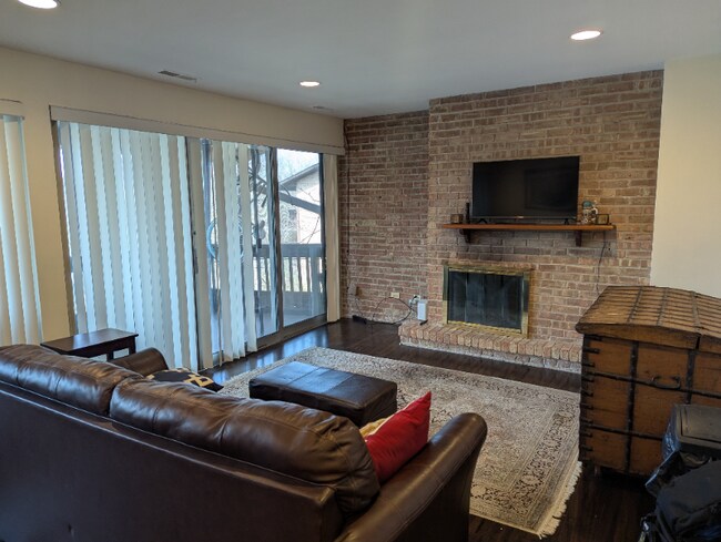 Foto del edificio - 5529 E Lake Dr