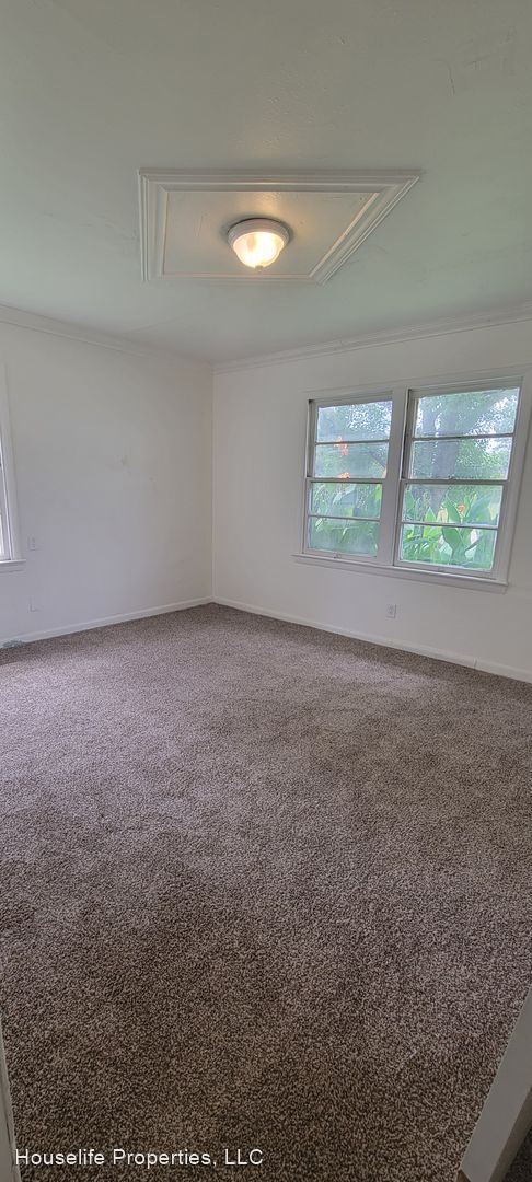 Foto del edificio - 3 br, 1 bath House - 2134 W College St