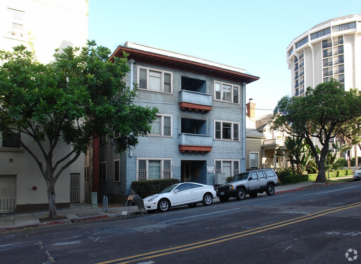 Building Photo - 1556 2nd Ave