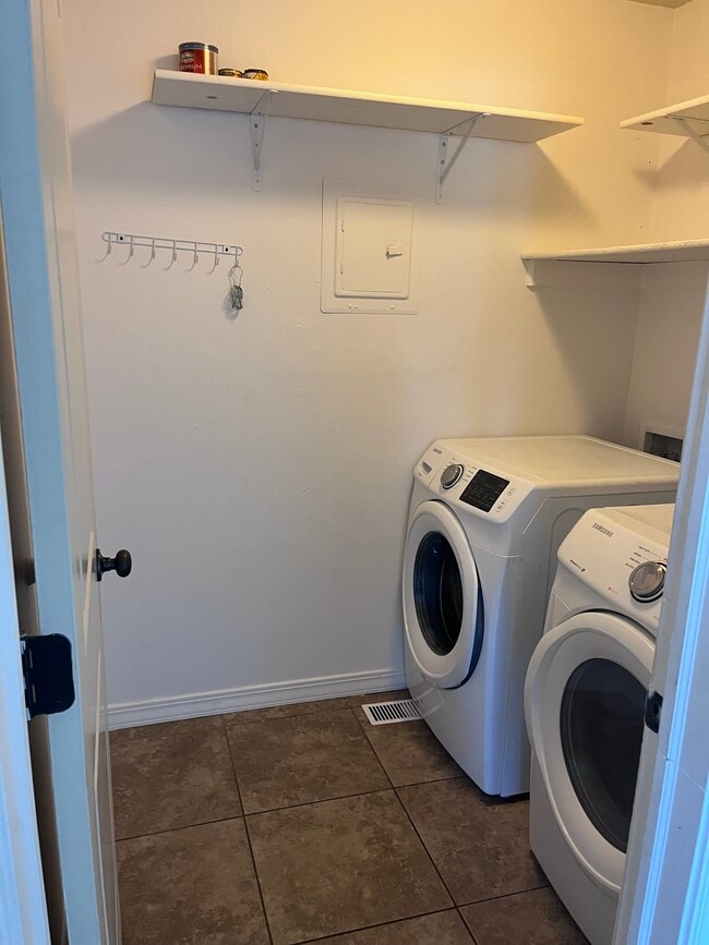 Foto del edificio - 889 Bristle Pine Pl