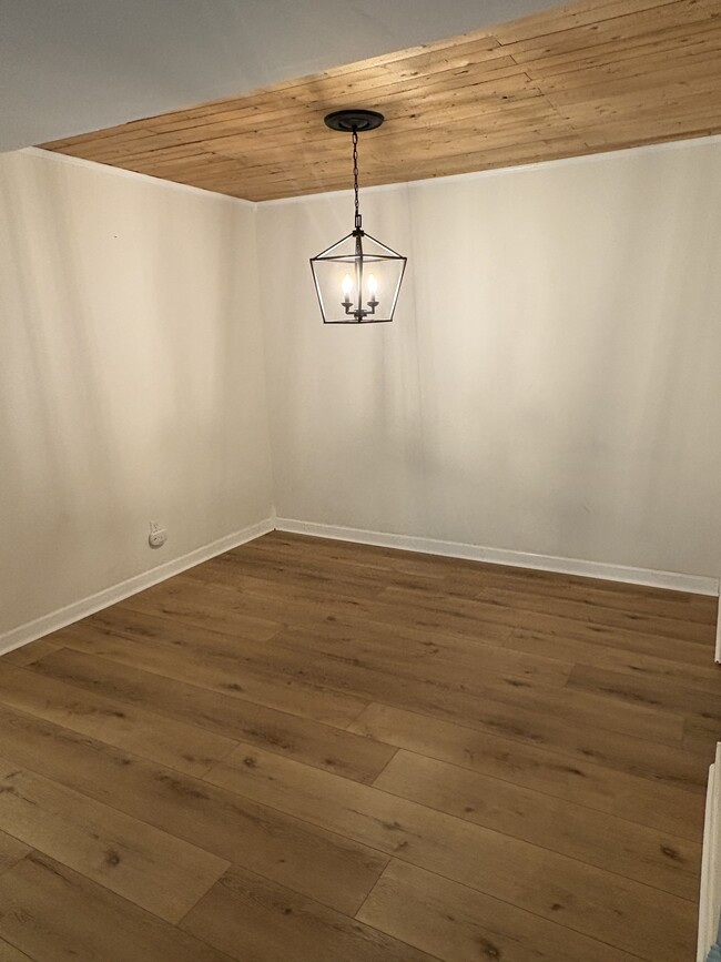 Building Photo - 208 Woodland Vlg