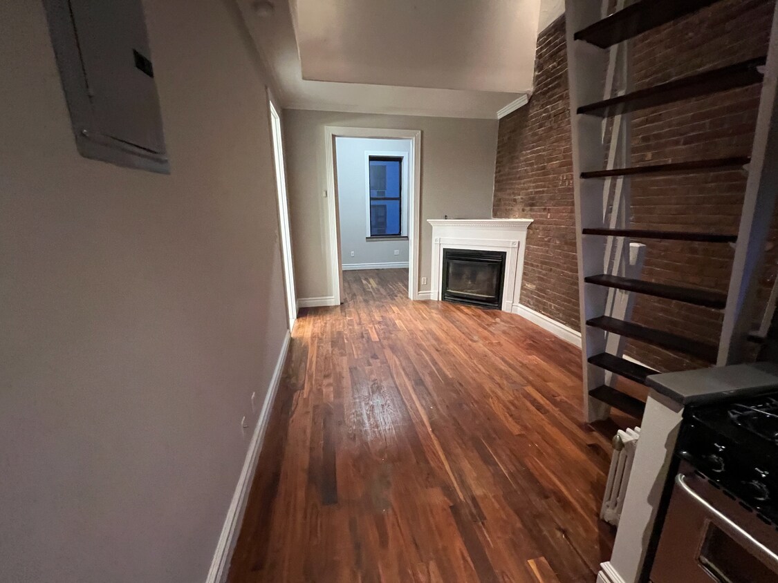 Foto principal - 214 E 25th St