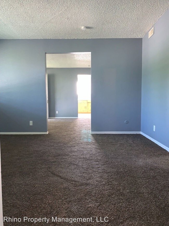 Building Photo - 593 W 400 N