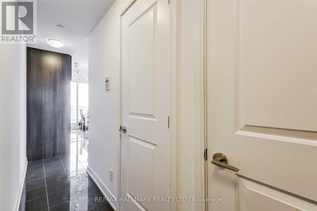 Photo du bâtiment - 9201 Yonge St