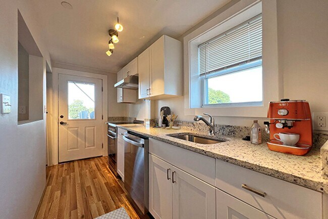 Building Photo - 9/1 No Fee! Renovated 3BR in downtown Beverly w/AC, laundry!