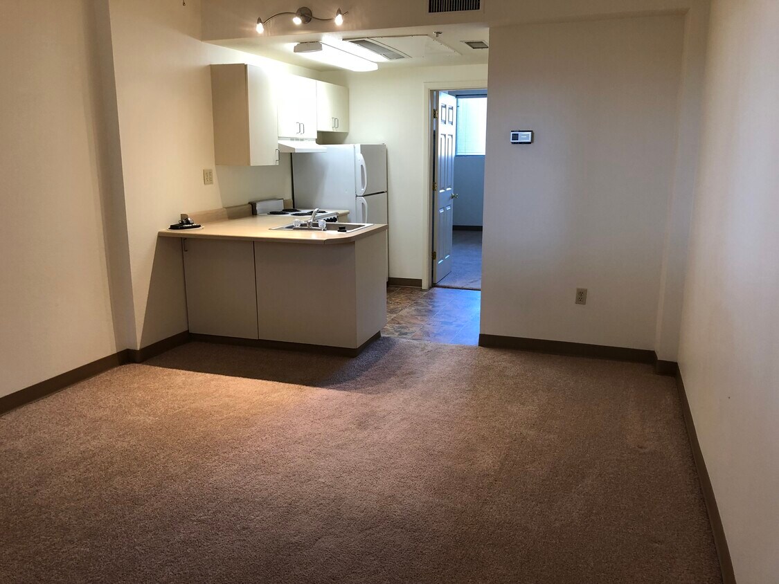 Foto principal - 2400 4th Ave