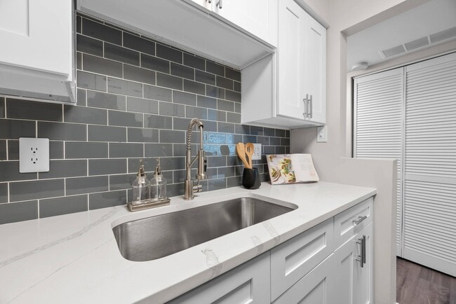 Building Photo - The Rand