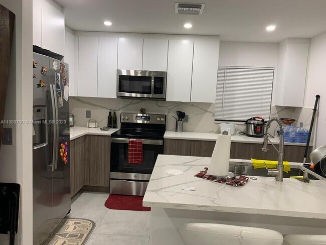 Foto del edificio - 9701 NW 5th Ave