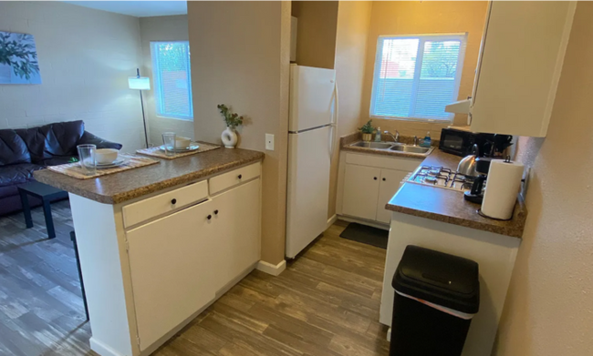 Foto del edificio - 4302 E Bellevue St