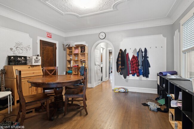 Building Photo - 3232 N Elston Ave