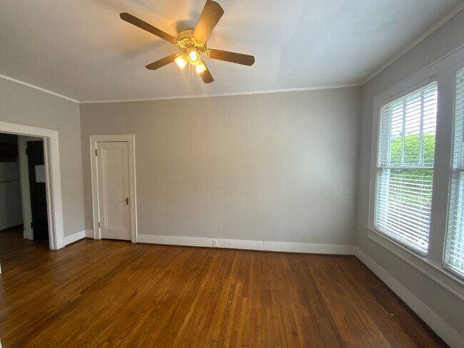 Foto del edificio - 401A &amp; 401B Shorter Avenue