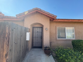Building Photo - 609 Yellow Meadow Ct