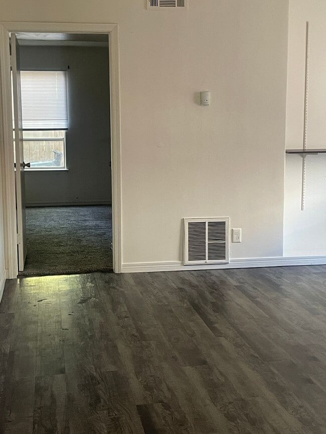 Building Photo - 5116 S Delaware Pl