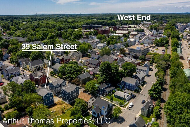 Foto del edificio - 3 br, 4 bath House - 39 Salem St
