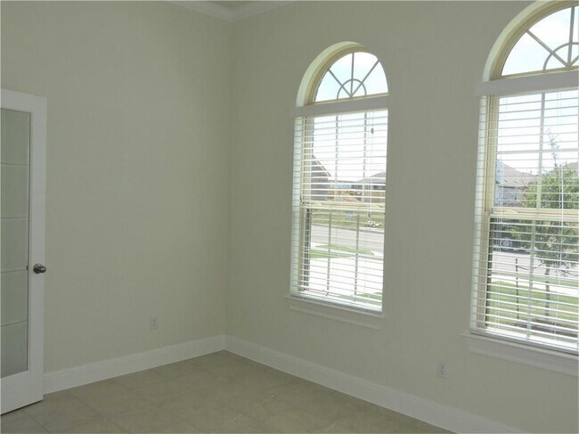 Building Photo - 1120 Sundrops St