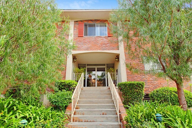 Building Photo - 1342 Wellesley Ave