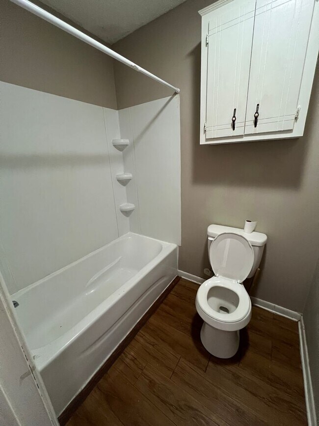 Foto del edificio - Cute Fully Furnished Efficiency Apartment Located in Sulphur