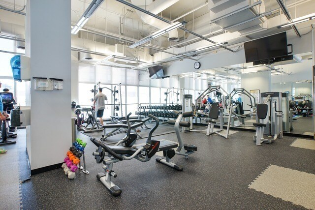 Foto del edificio - 655 W Irving Park Rd