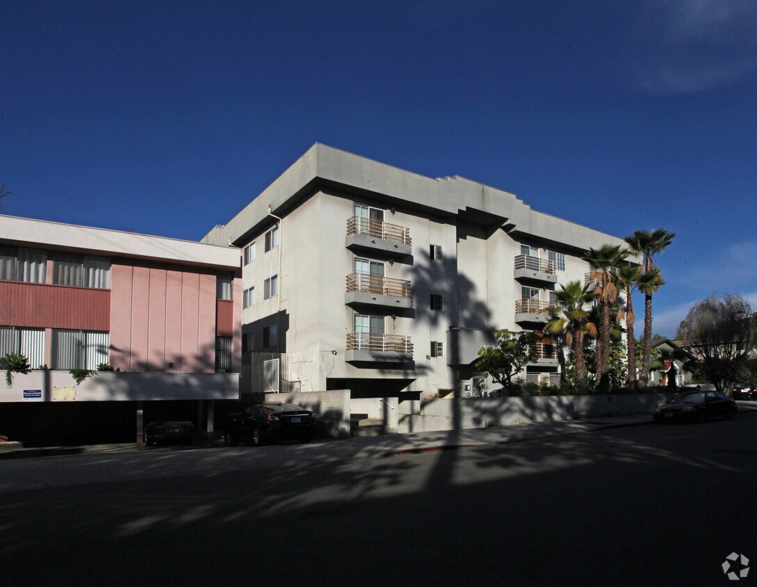 Building Photo - 1809 N Berendo St