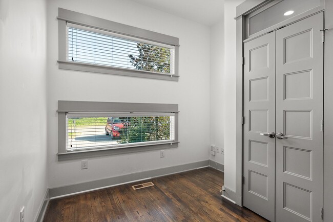 Building Photo - Newer construction in the heart of Inglewood