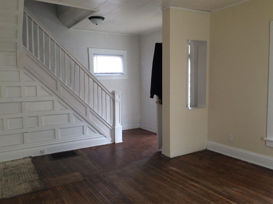 Primary Photo - 203 Cutler St