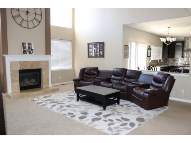 Foto del edificio - Saddle Rock Ridge 2 story with basement