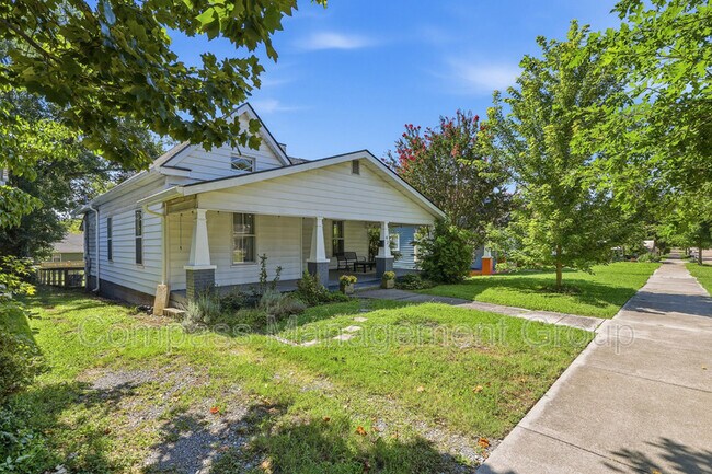 Building Photo - 424 E Burwell Ave