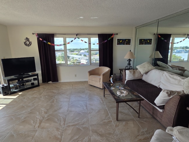 Photo - 1200 Hibiscus Ave Apartment