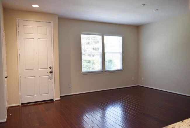 Building Photo - 4S RANCH TWHS 3BR 2.5BA in Rancho Bernardo...