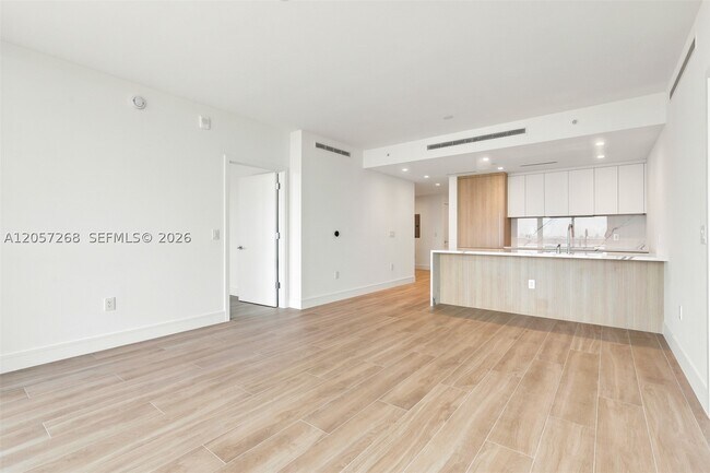 Foto del edificio - 2411 Laguna Cir