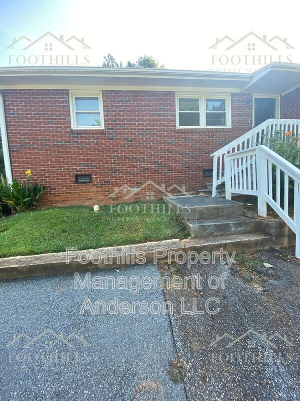 Building Photo - 202 Kennemore St