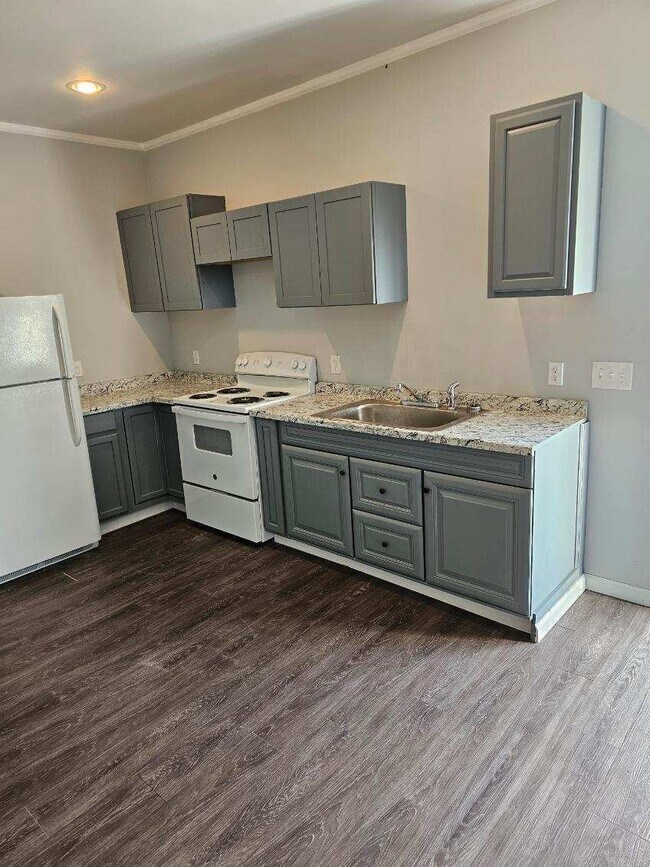 Foto del edificio - 168 Dixie Lake Rd