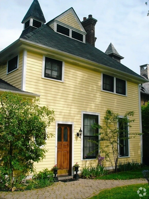 Building Photo - 1632 Sheridan Rd