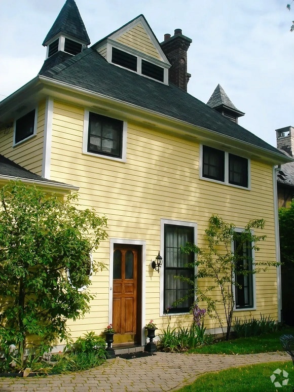 Building Photo - 1632 Sheridan Rd