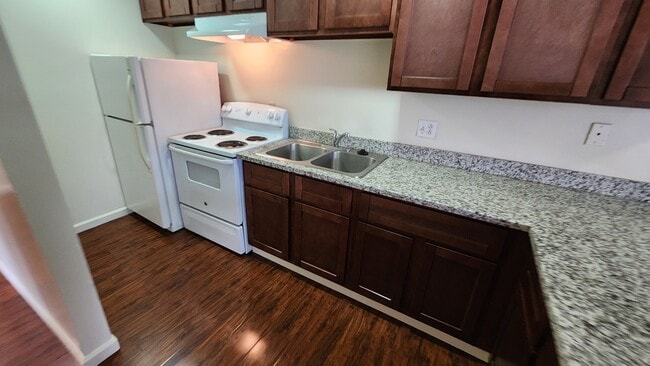 Building Photo - 4061 Park Center Ln