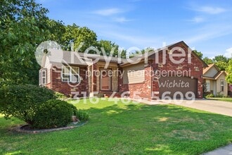 Building Photo - 827 S Sunset Cir