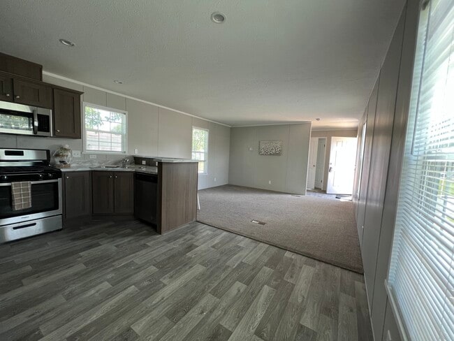 Building Photo - 5167 Rhine Dr