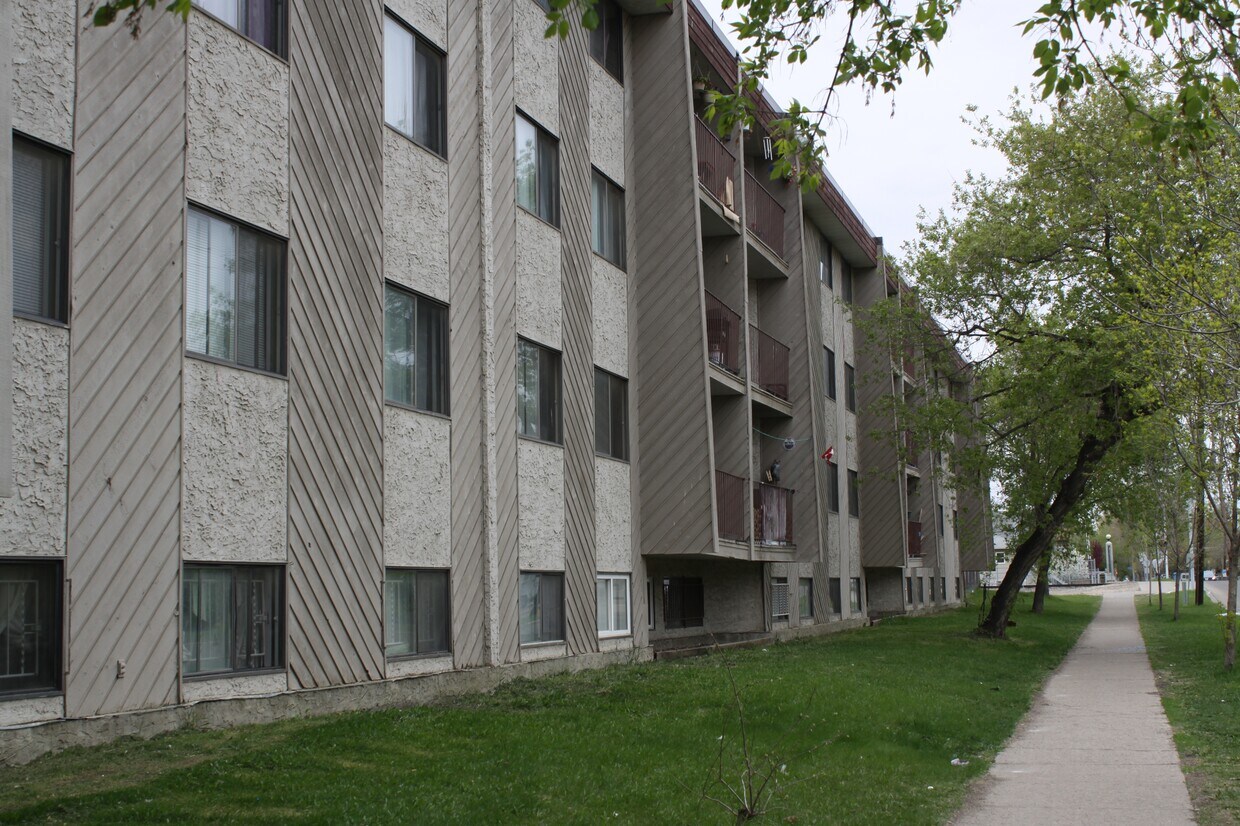 Primary Photo - 9208-9106 106 Ave NW