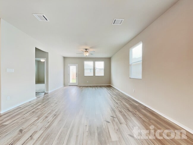 Foto del edificio - 3524 Stride Ln