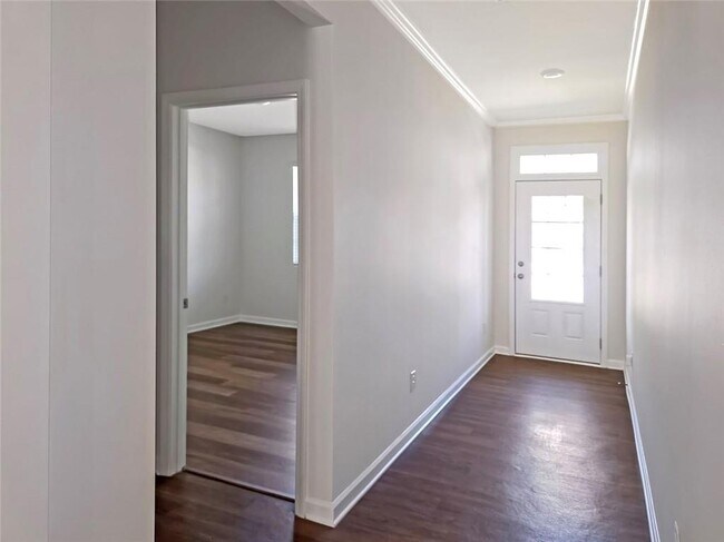 Building Photo - 6869 Lake Overlook Ln