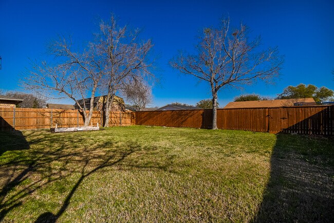 Building Photo - 2027 Rose Hill Rd, Carrollton, TX 75007