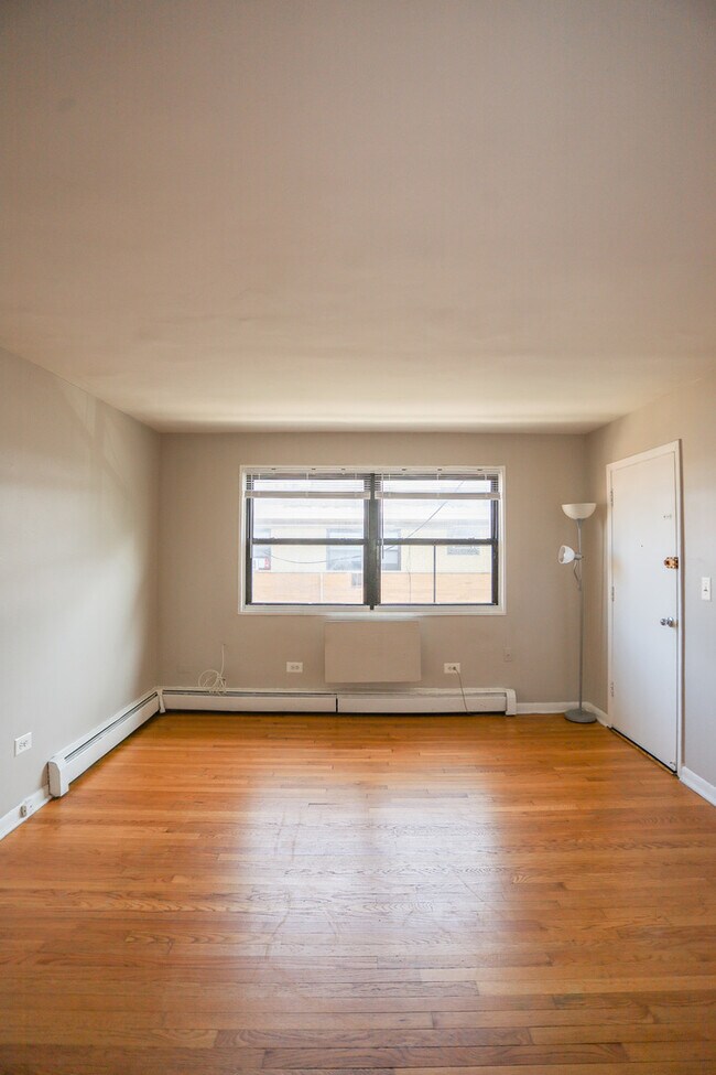 Building Photo - 1660 W Pratt Blvd